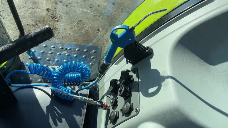 <em class="placeholder">Soufflette du pack Machine du Claas Arion 660 CMatic.</em>