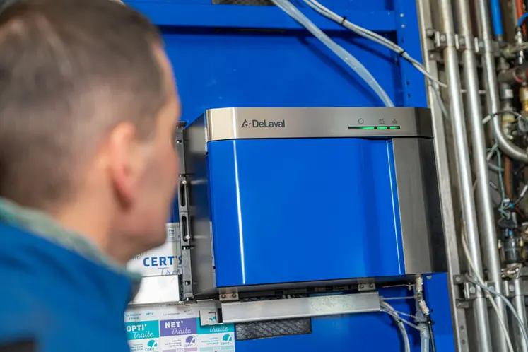<em class="placeholder">Compteur de cellules MCA DeLaval sur un robot de traite VMS 300</em>