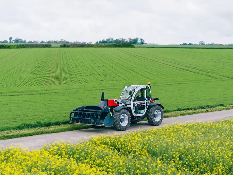 <em class="placeholder">Chariot télescopique Massey Ferguson TH avec la transmission à variation continue Dyna-CT</em>