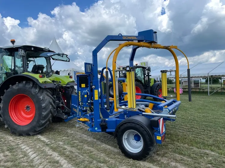 <em class="placeholder">Enrubanneuse Göweil G5020 Isobus exposée au Salon de l'herbe 2025</em>