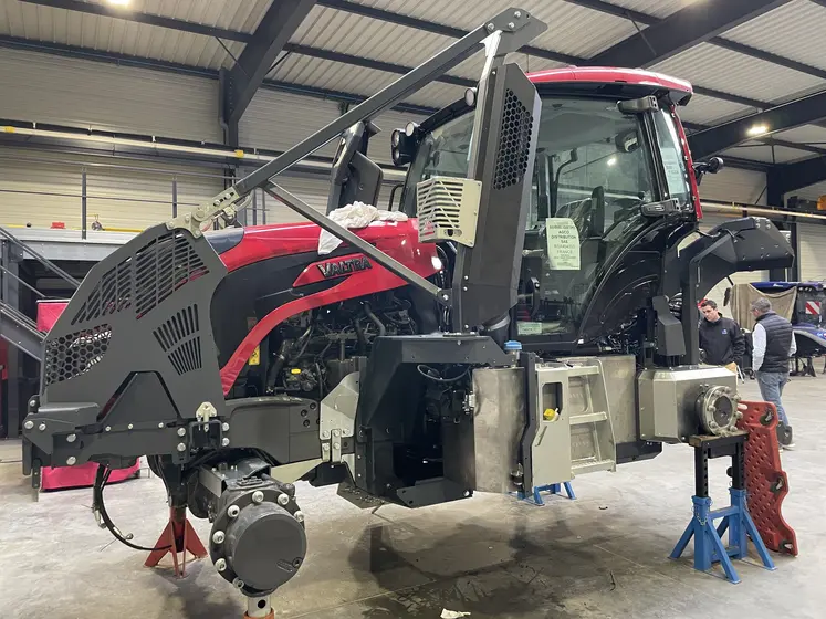 Mise en place d'un blindage sur un tracteur Valtra
