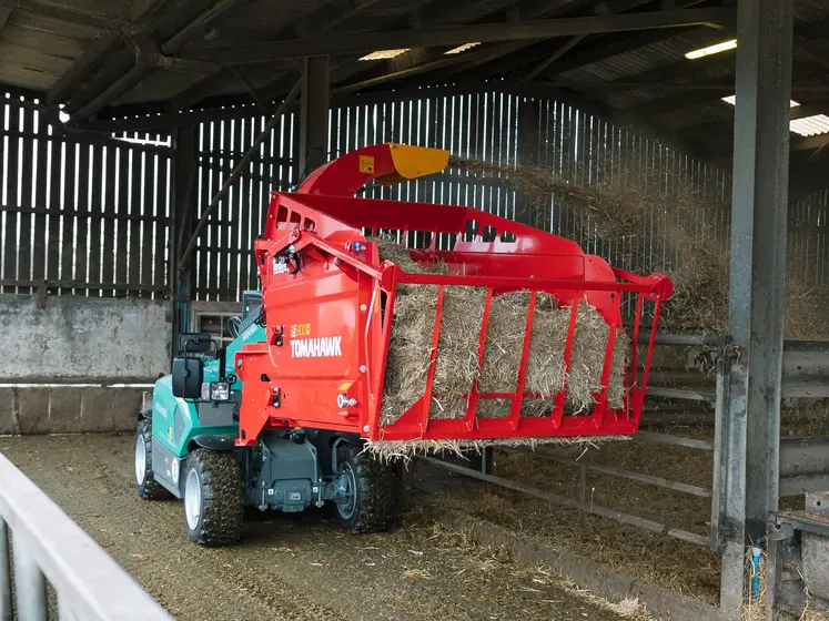 Pailleuse Teagle 6100H sur mini chargeur télescopique Kramer