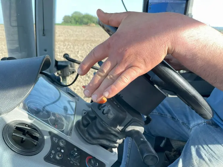 <em class="placeholder">Volant électrique du système de guidage automatique FJDynamics</em>