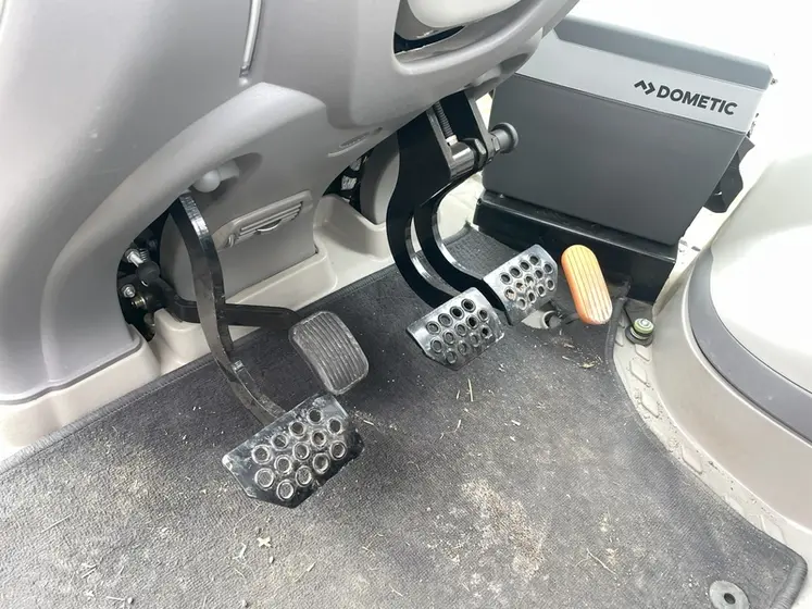 <em class="placeholder">Pédalier du tracteur Deutz-Fahr 6140.4 TTV </em>