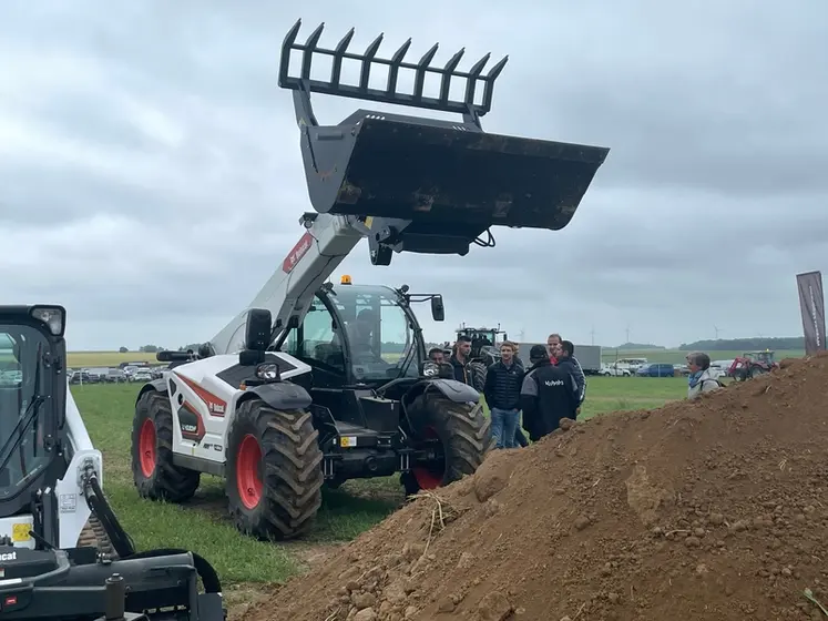 <em class="placeholder">Chargeur télescopique Bobcat au Salon Innov-Agri d'Essigny-le-Grand dans l'Aisne</em>