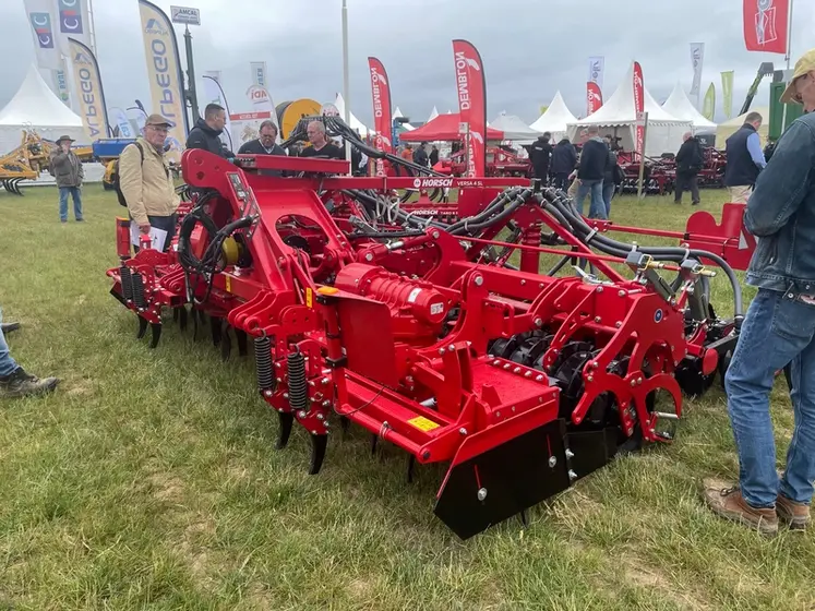 <em class="placeholder">Combiné de semis Versa 4 SL de Horsch au Salon Innov-Agri d'Essigny-le-Grand dans l'Aisne</em>