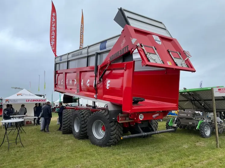 <em class="placeholder">Benne La Campagne au Salon Innov-Agri d'Essigny-le-Grand dans l'Aisne</em>
