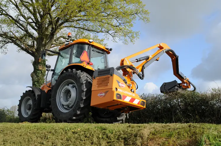 <em class="placeholder">Epareuse Kuhn avec tracteur Massey Ferguson</em>