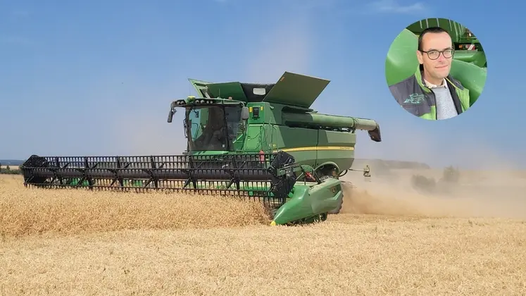 <em class="placeholder">Jérôme Lumet, agriculteur à Argy dans l’Indre et sa moissonneuse-batteuse John Deere S780 équipée d’une plateforme Draper flexible RD35F à la récolte des pois</em>