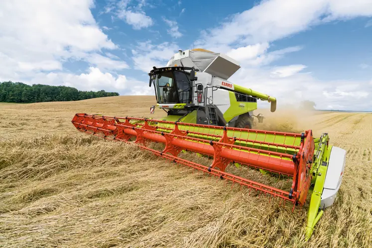 <em class="placeholder">Moissonneuse-batteuse Claas avec coupe à tablier télescopique Vario</em>