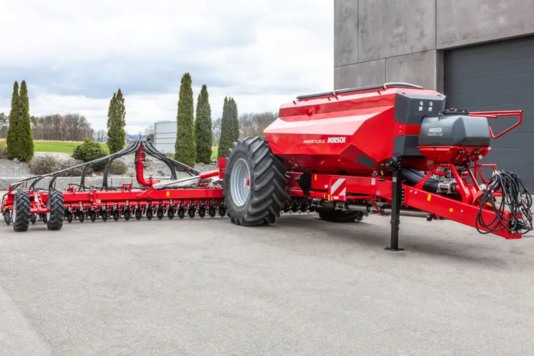 <em class="placeholder">Semoir Horsch Avatar 12 LC</em>