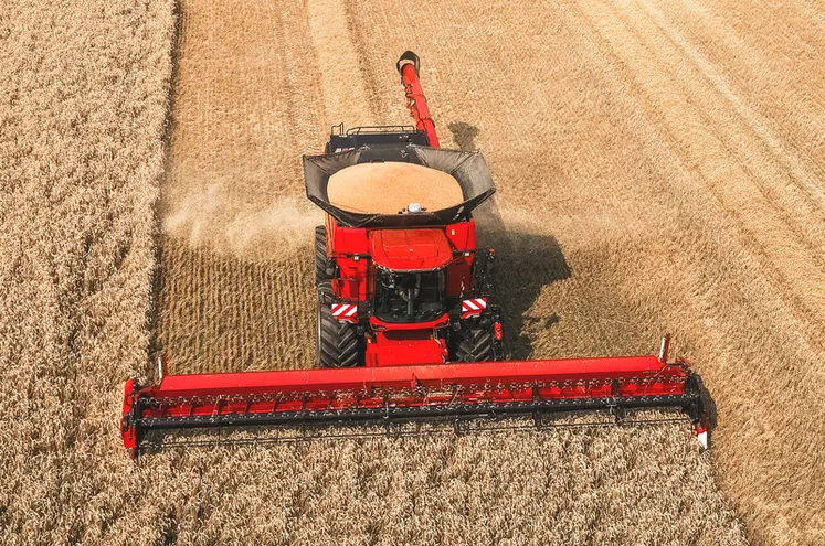<em class="placeholder">Moissonneuse-batteuse Case IH Axial Flow AF9 et barre de coupe VariCut G500V</em>