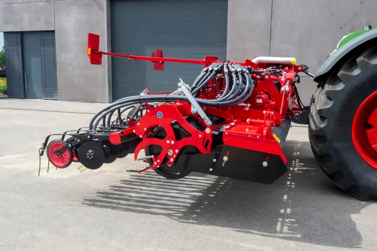 <em class="placeholder">Combinés de semis Horsch Versa 4 SL</em>