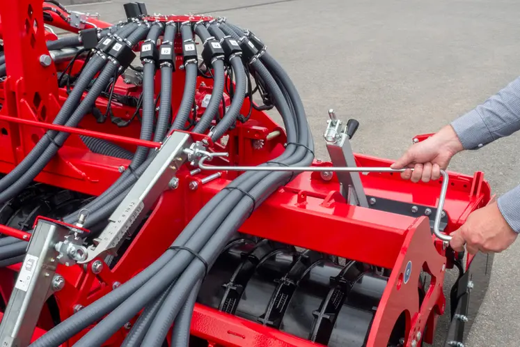 <em class="placeholder">Le combiné de semis Horsch Versa 4 SL repose sur un châssis repliable de 4 m.</em>