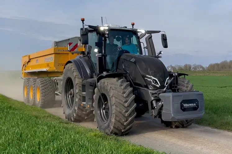 Tracteur Valtra et benne Joskin