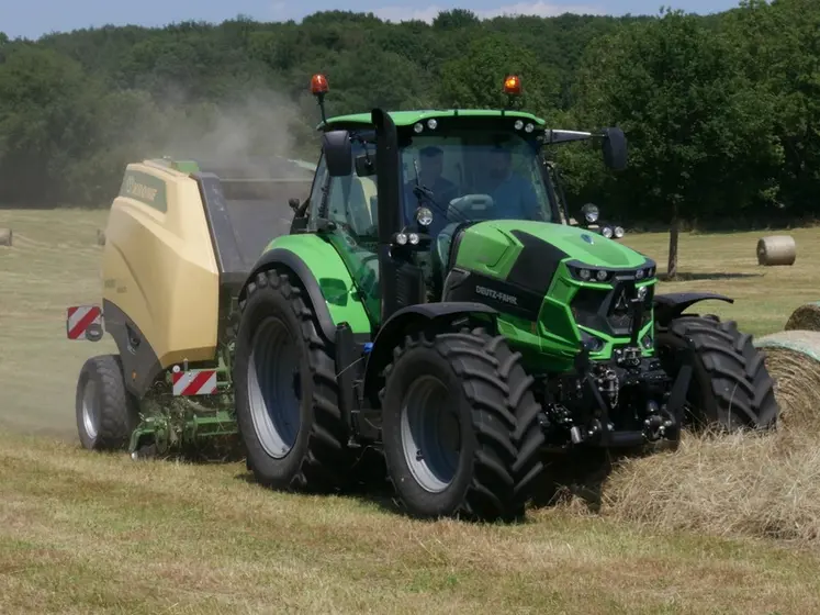 tracteur Deutz-Fahr et presse Krone équipés sur TIM 