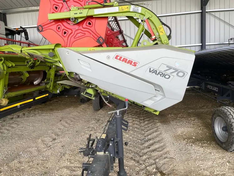 <em class="placeholder">Barre de coupe à tablier télescopique Claas Vario 770.</em>