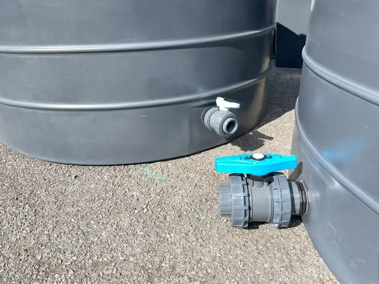 <em class="placeholder">Robinet de cuves verticales aériennes pour le stockage de l'eau de La Gée exposées au Space 2024</em>
