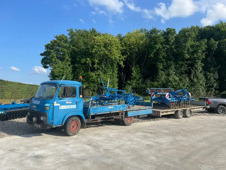 <em class="placeholder">Ancien camion de livraison de la société Bonnel</em>