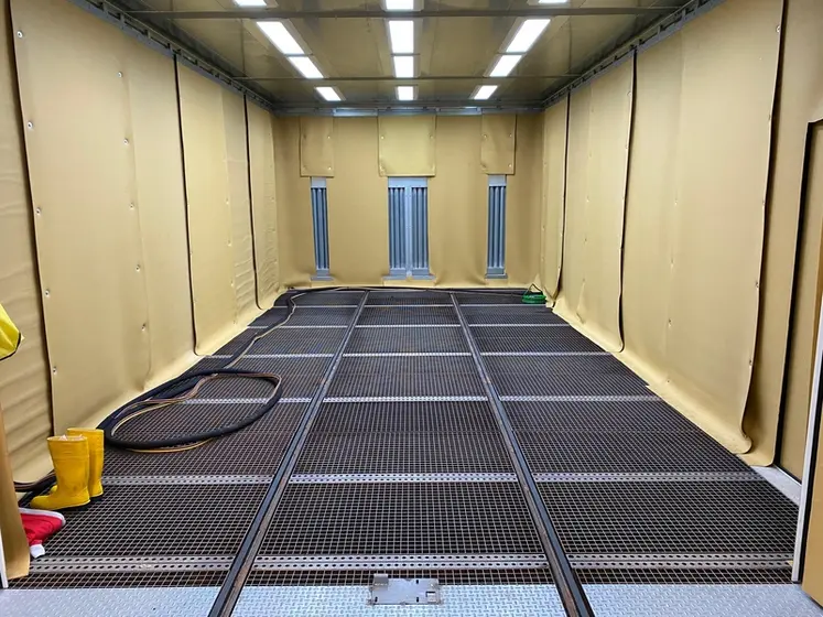 <em class="placeholder">Cabine de grenaillage de la société Bonnel</em>