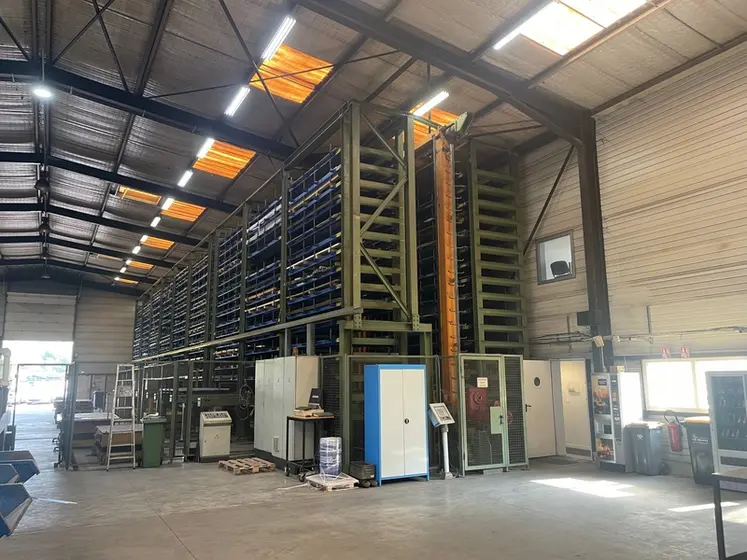 <em class="placeholder">Système de stockage vertical des tôles d'acier de la société Pro Métal Laser</em>