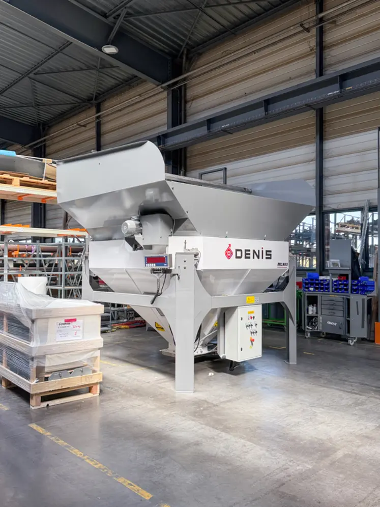 <em class="placeholder">Mélangeuse d'engrais Denis MLX 65 d'une capacité de 5,5 m3</em>