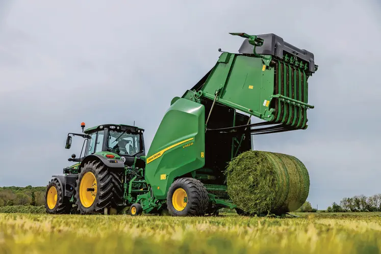 <em class="placeholder">Tracteur John Deere et presse à balles rondes à chambre variable V462M </em>