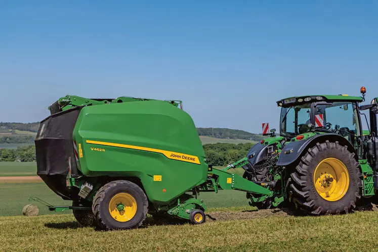 <em class="placeholder">Tracteur John Deere et presse à balles rondes à chambre variable V462R</em>