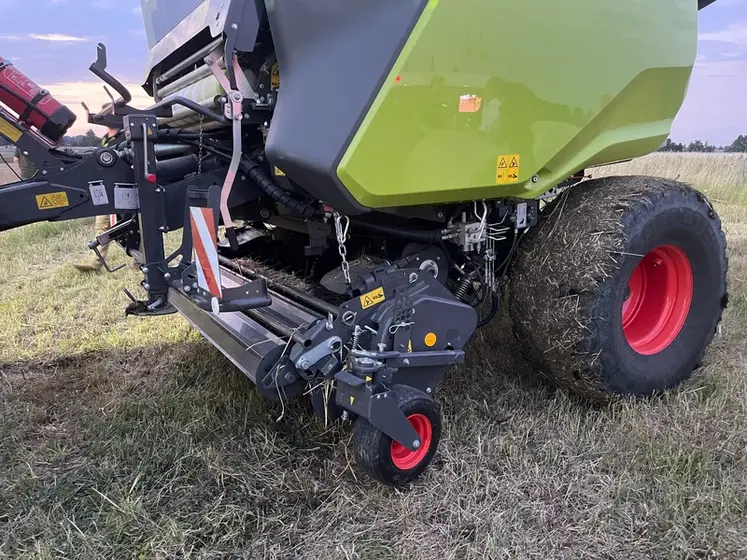 <em class="placeholder">Nouvelle presse à balles rondes Claas Cerex 760 RC</em>