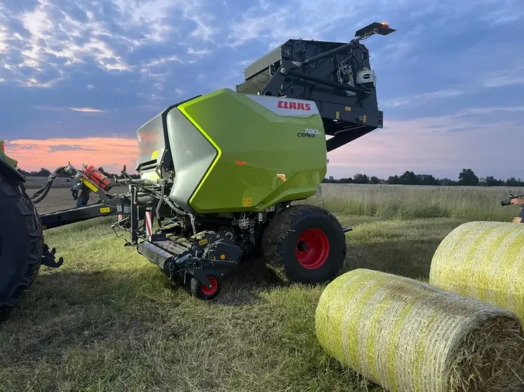 <em class="placeholder">Nouvelle presse à balles rondes Cerex 780 RC de Claas</em>