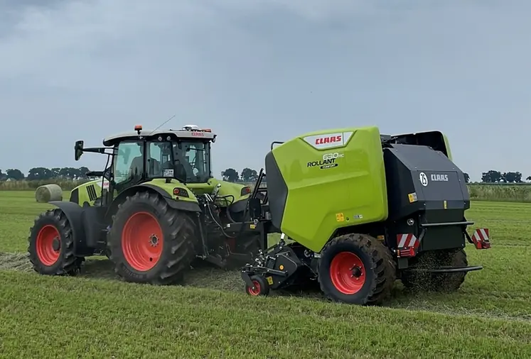 <em class="placeholder">presse à balles rondes à chambre fixe Claas Rollant 630 RC</em>