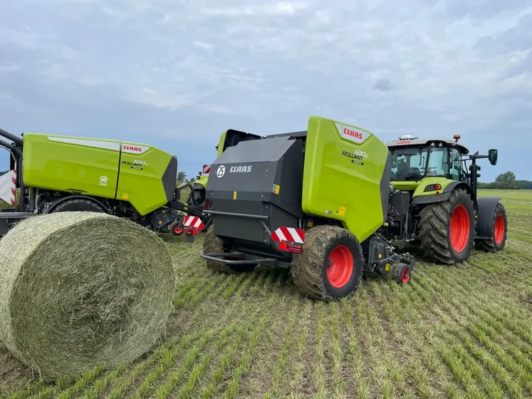 <em class="placeholder">presse à balles rondes à chambre fixe Claas Rollant 630 RC</em>
