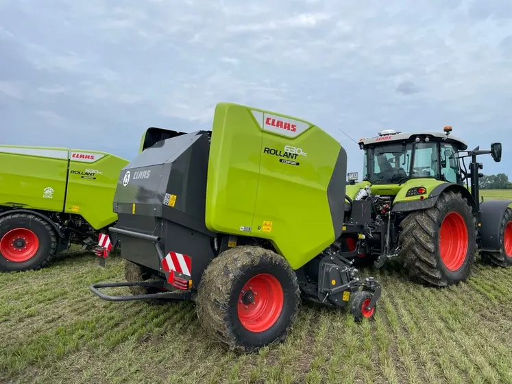 <em class="placeholder">presse à balles rondes à chambre fixe Claas Rollant 630 RC</em>
