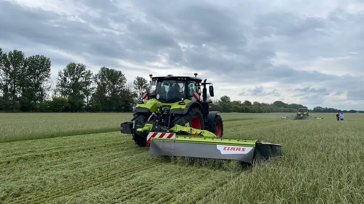 <em class="placeholder">Faucheuse Claas Disco Contour</em>