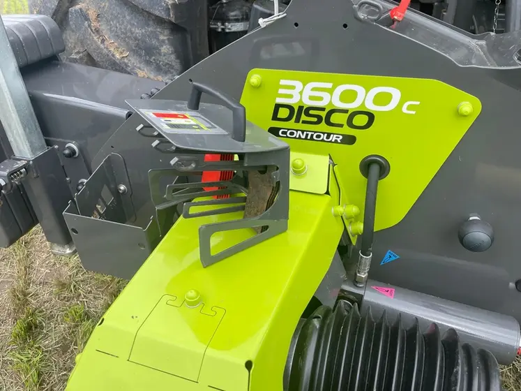 <em class="placeholder">Faucheuse Claas Disco Contour</em>