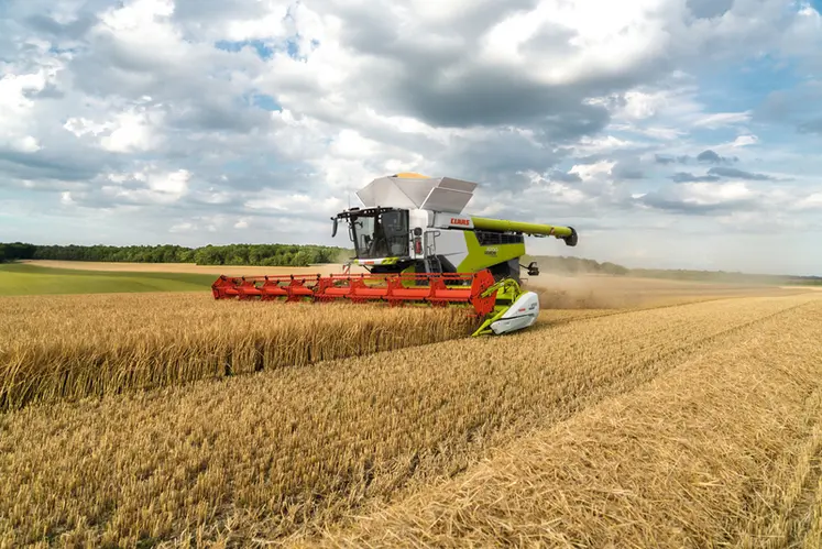 <em class="placeholder">Moissonneuse-batteuse Claas Lexion 8700 Terra Trac </em>