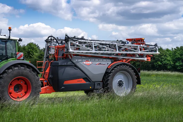 <em class="placeholder">Pulvérisateur traîné Kuhn Karan et tracteur Fendt</em>