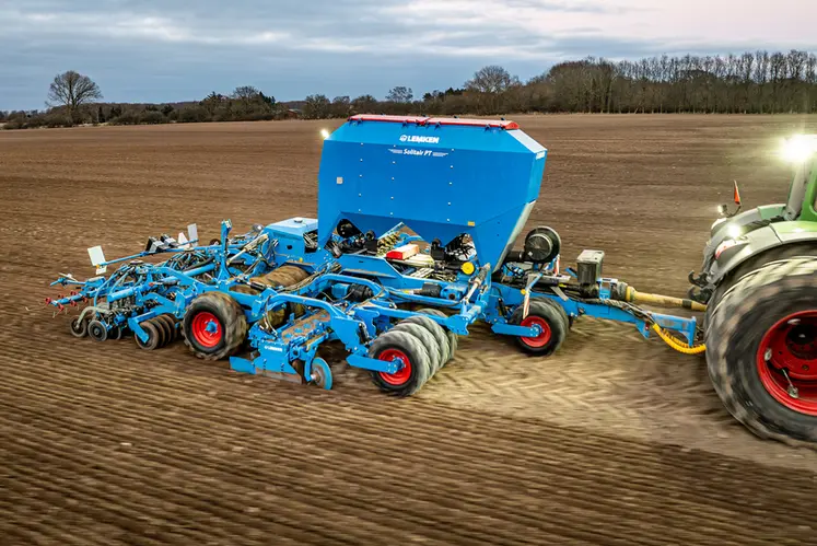 <em class="placeholder">Combiné de semis Lemken Solitair PT</em>