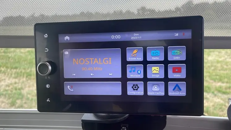 <em class="placeholder">Ecran Android Auto et Apple CarPlay de tracteur Massey Ferguson MF 8S Xtra</em>