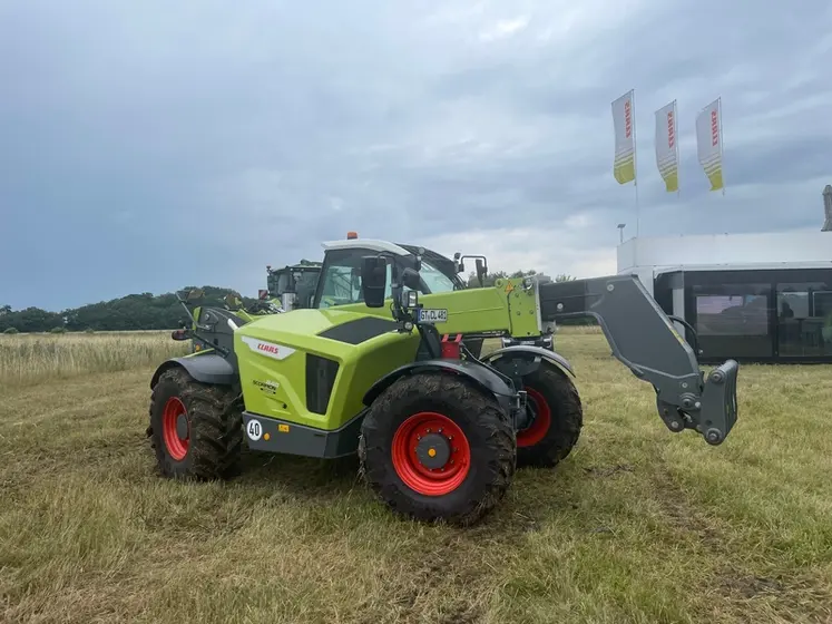 <em class="placeholder">Chargeur télescopique Claas Scorpion 848</em>