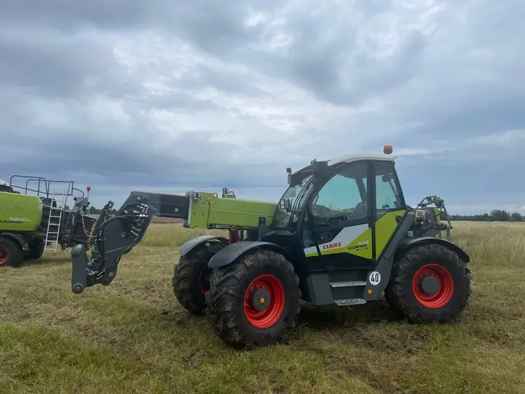 <em class="placeholder">Chargeur télescopique Claas Scorpion 848</em>