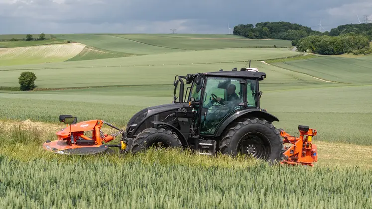 <em class="placeholder">tracteur valtra A105 A115</em>