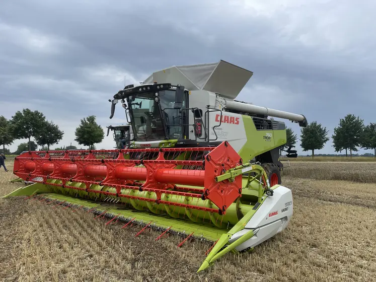 Moissonneuse-batteuse Claas Trion 760