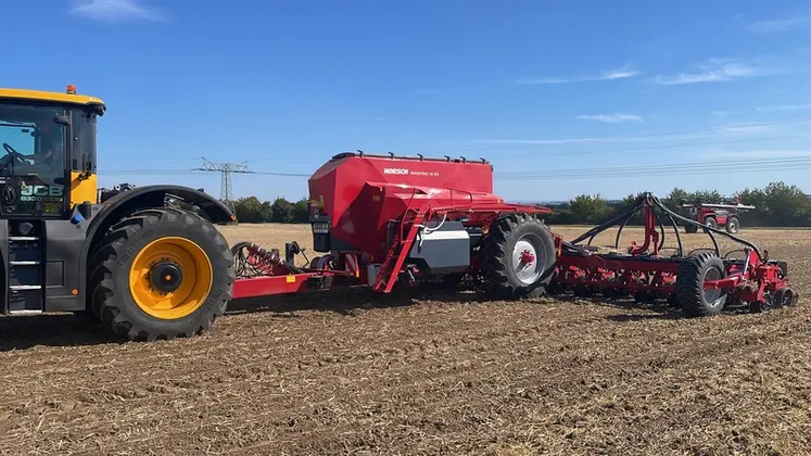 <em class="placeholder">Semoir Horsch Maestro 16 SX avec système de fertilisation liquide</em>