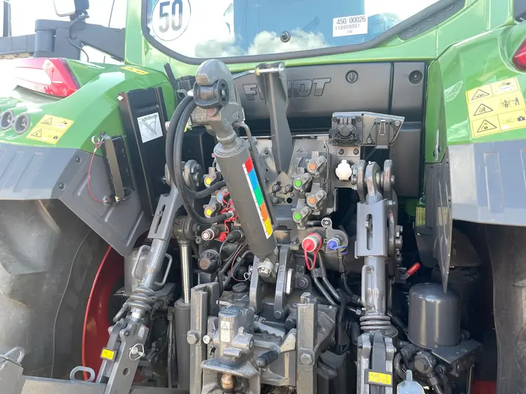 Relevage arrière du tracteur Fendt 500 VarioDrive Gen4.