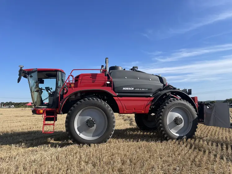 pulvérisateur Horsch Leeb VT à voie variable au champ