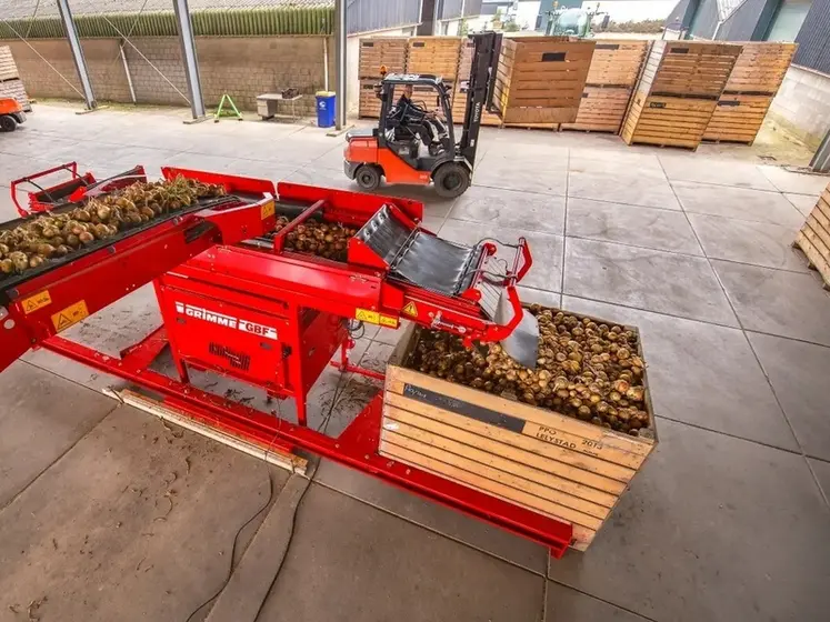 <em class="placeholder">Machine pour remplir les palox de pommes de terre.</em>
