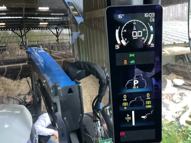 <em class="placeholder">Tableau de bord Valtra N155ED.</em>