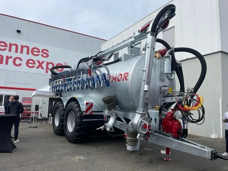 <em class="placeholder">Tonne à lisier Armor Industries V18 au salon du Space à Rennes </em>
