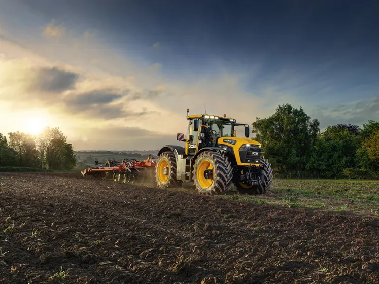 <em class="placeholder">tracteur Fastrac 6000 JCB</em>